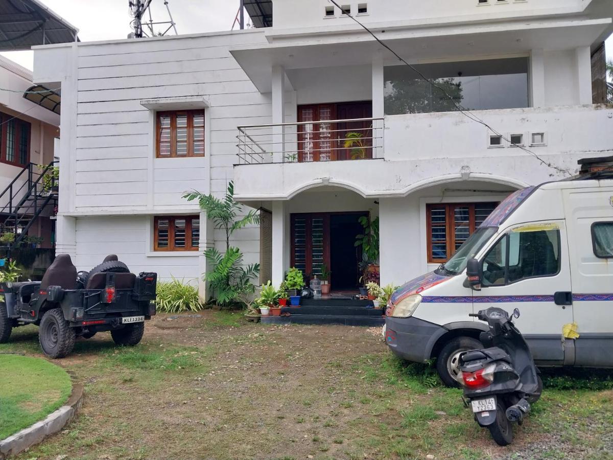 Lloydskochi Home Stay Exterior photo